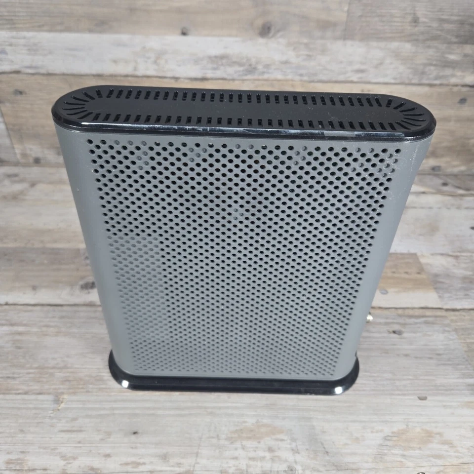 Motorola MG7550 16x4 Cable Modem Plus AC1900 Dual-Band WiFi Gigabit Router - Image 2 of 4