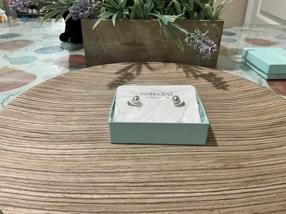 NEW Park Lane MATINEE EARRINGS Stud New Lead & Nickel free WEDDING Pearl NIB - Image 4 of 4