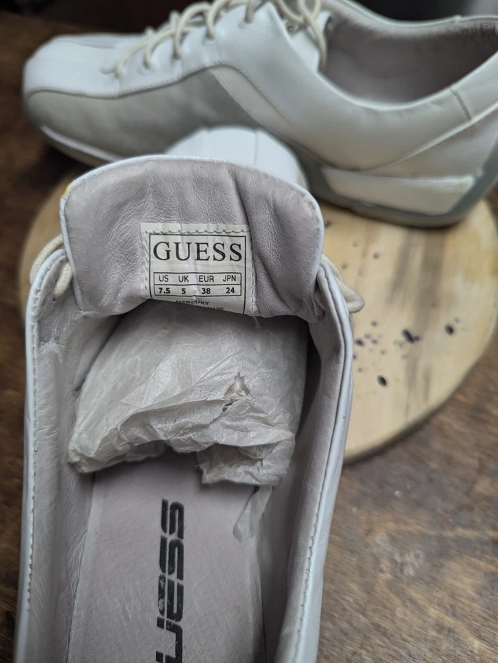 Guess Mujer Moda Tenis Zapatos Blancos Parte Superior Baja Con Cordones Cuero Tenis 7.5M Foto 2 de 4