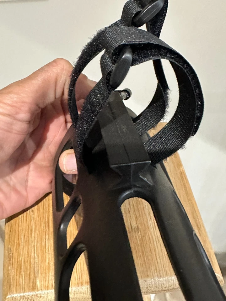 Flexson Mountable Travel Cover for Sonos Roam Black USED RUBBER STRAPS CLIPS - Image 3 of 4