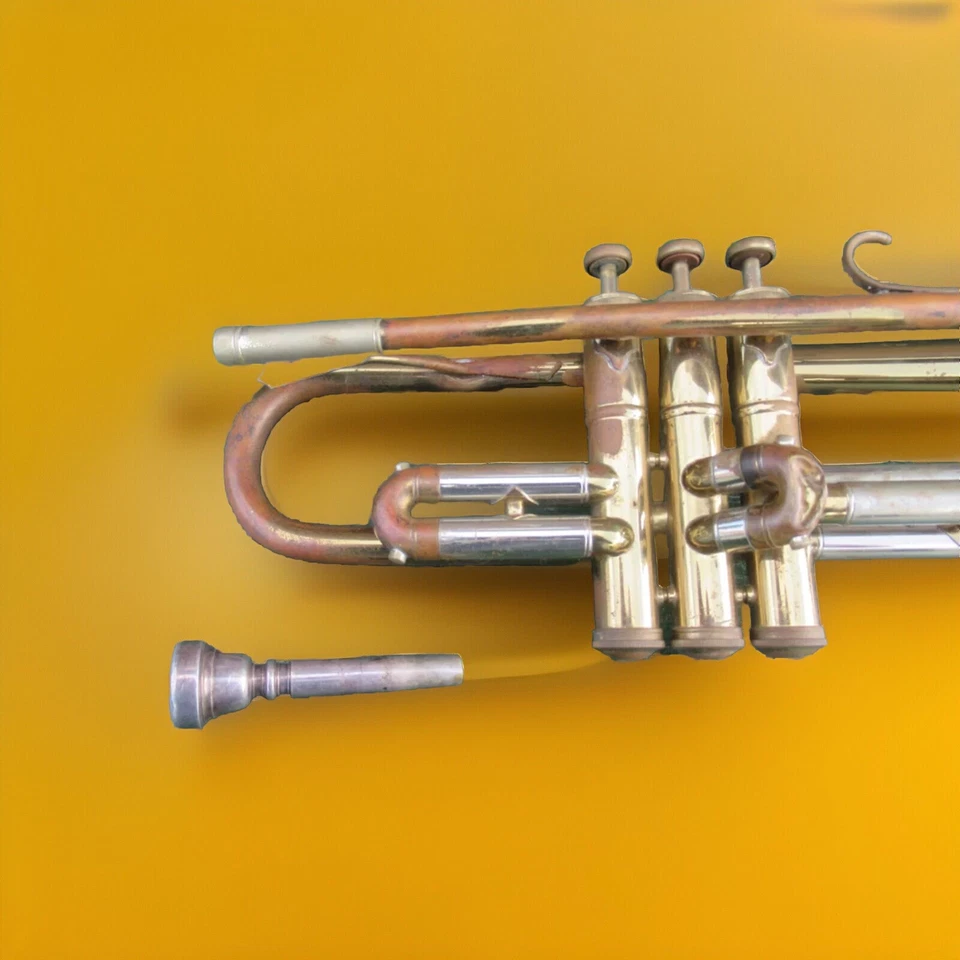 Trompeta vintage con estuche firmada BESSON 2-20 Foto 3 de 4