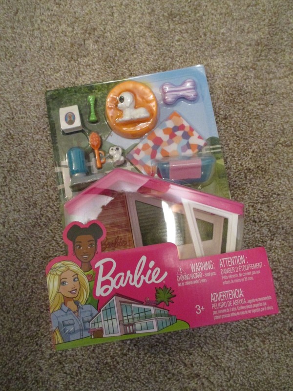 *NEW* Barbie puppie playhouse set, mommy dog and puppy with accessories