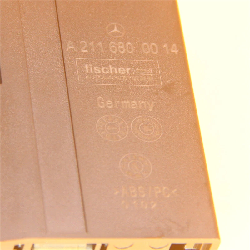 Um porta-copo retrátil para bebidas Mercedes W211 E320 E350 E500 W219 CLS500 - Imagem 2 de 4