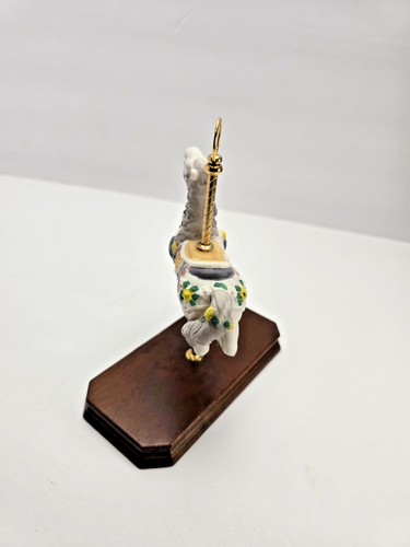 Beautiful White Porcelain Carousel Horse Figurine Yellow Roses Wooden Base - Afbeelding 6 van 6