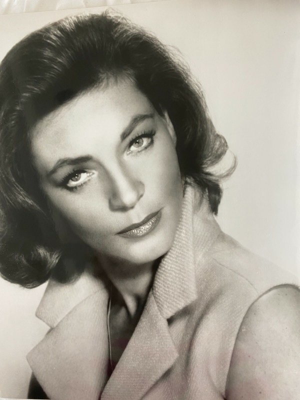 SUPER RARE!! 8X10 VINTAGE BREATH TAKING SEXY LAUREN BACALL PUBLICITY PHOTO!! 