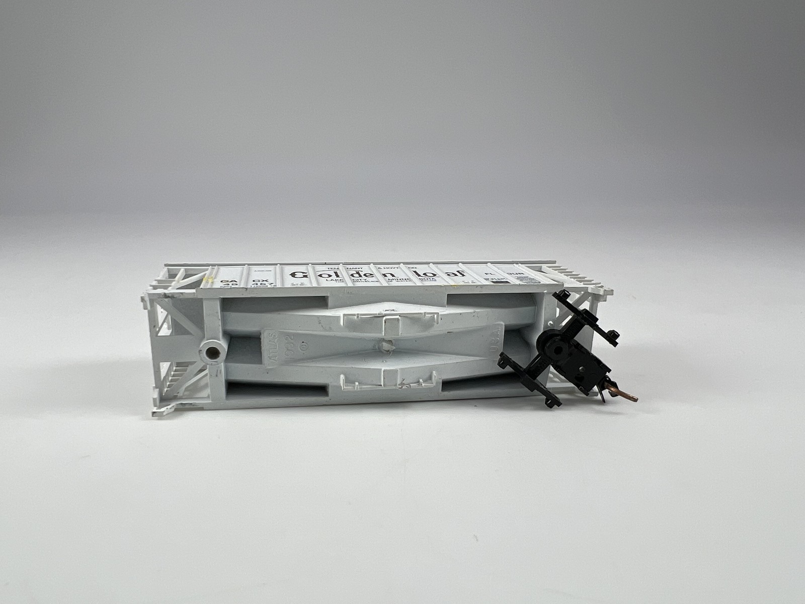 Atlas #45487 N Scale Golden Loaf Covered Hopper Car White Fair