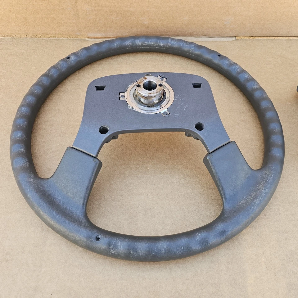 2001 Isuzu NPR NQR W4500 4.8L OEM Factory Gray Steering Wheel w Horn Cover - Image 3 of 4