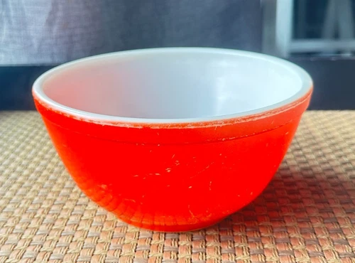 Vintage  PYREX Red Mixing Bowl 1-1/2 Quart Model #402 Primary Color Mixing Bowl