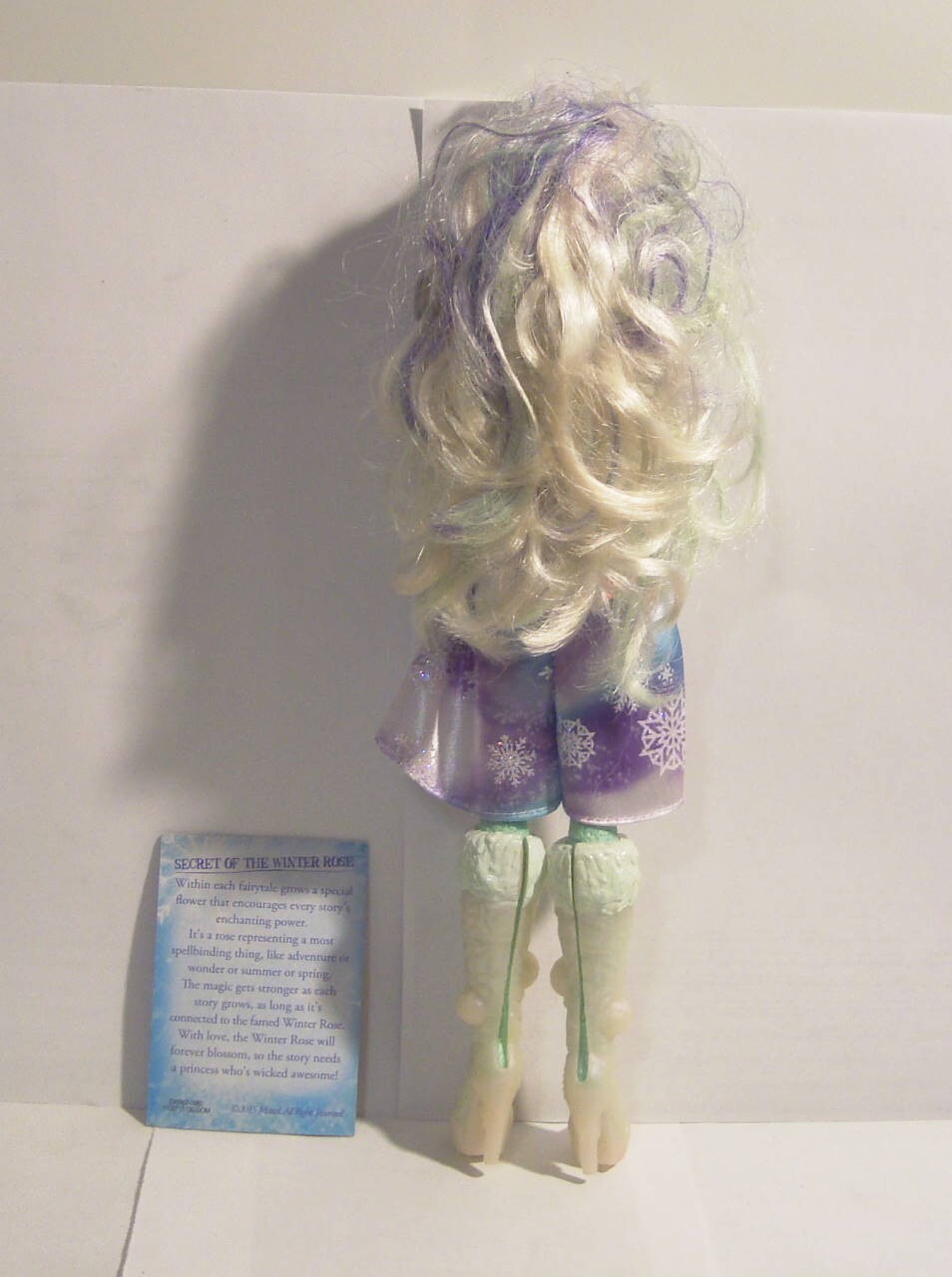 EVER AFTER HIGH EPIC WINTER CRYSTAL WINTER DOLL with Crown