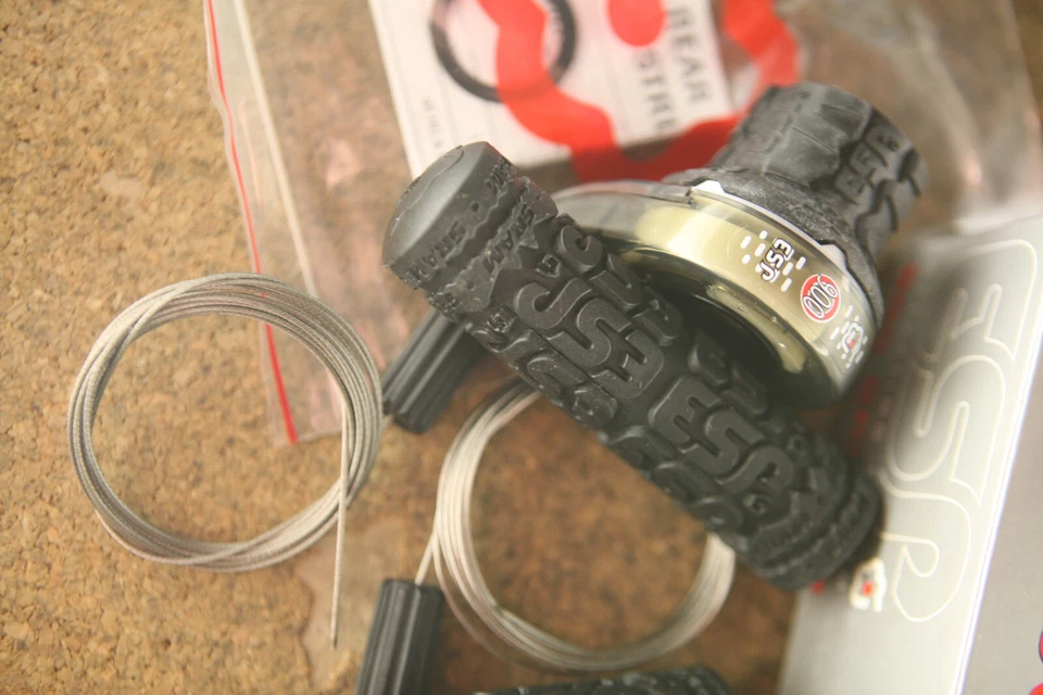 Oldschool NOS NEW NIB SRAM ESP 900 X-RAY 3 x 8 speed shifters set Mountainbike - Image 3 of 4