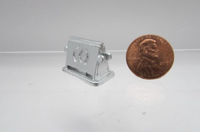 Casa de muñecas miniatura réplica tostadora de metal de moda antigua MUL3354 Foto 2 de 2