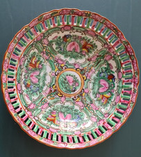 Porzellanschale Famille Rose, &Oslash; 18 cm, 4-Zeichen Siegelmarke, China 20. Jh.