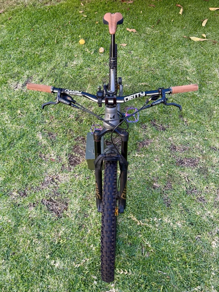 2019 Evil Following MB Race Bike 29er Large Grey Carbon Industry Nine Wheels - Image 3 of 4