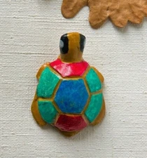 Tortue multicolore fabrication artisanale peinte à la main - Créa personnelle