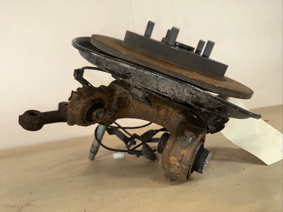 Toyota Prius 2016-22 lado del conductor rueda delantera izquierda buje y cojinete OEM Foto 4 de 4