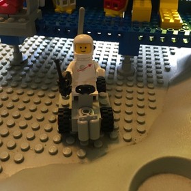 Space LEGO Classic Beta-1 Command Base (6970)