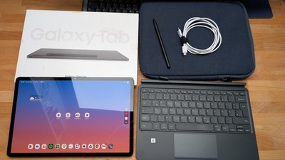 Samsung Galaxy Tab S8+ 128GB Graphite | 12,4'' AMOLED | Inklusive Book Keyboard