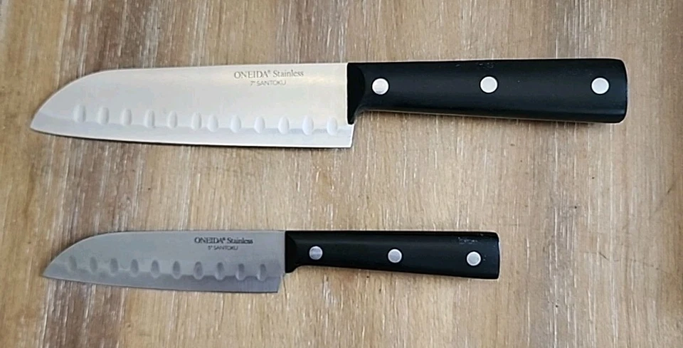 Juego de cuchillos Santoku Oneida de acero inoxidable de 5” 7” 2 utensilios de cocina con mango negro A3 Foto 2 de 4