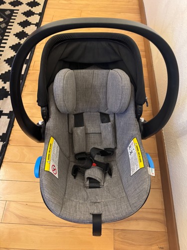 Clek Liing Infant Car Seat w/ Newborn Body Support Insert No Base, Excellent
