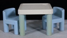 RARE 1980'S LITTLE TIKES DOLLHOUSE SIZE KITCHEN BLUE/WHITE TABLE  2 BLUE CHAIRS