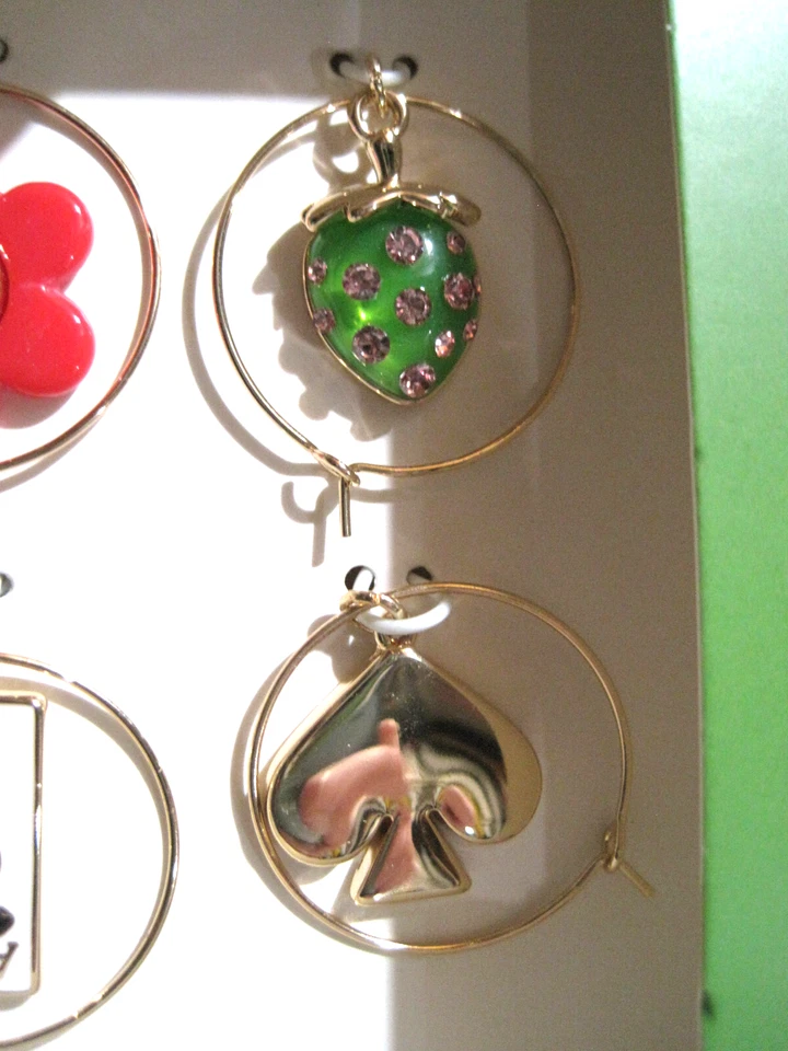 Nuevo juego de 6 dijes de vino KATE SPADE NEW YORK X TARGET Fresa flor arco nuevo en caja Foto 4 de 4