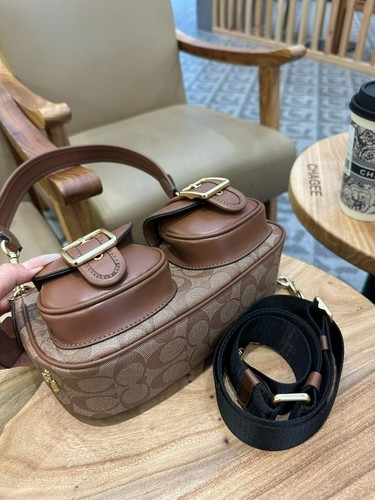 Coach CP114 Denim Ashton Baguette Signature Handbag Canvas Leather Wonmen's New - 第 6/10 張圖片