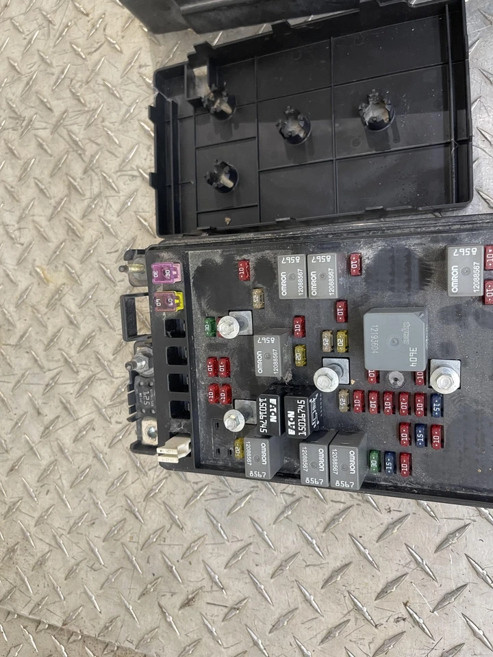 Trailblazer Envoy 2002 2003 bahía de motor caja de fusibles relé centro fabricante de equipos originales Foto 3 de 4