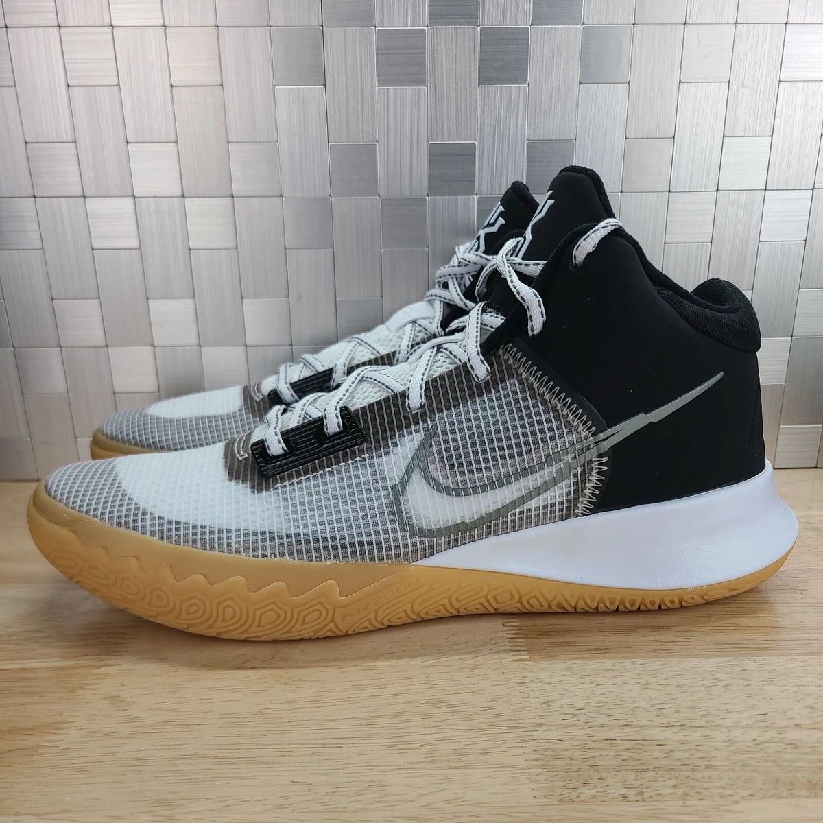 Kyrie flytrap top gum sole
