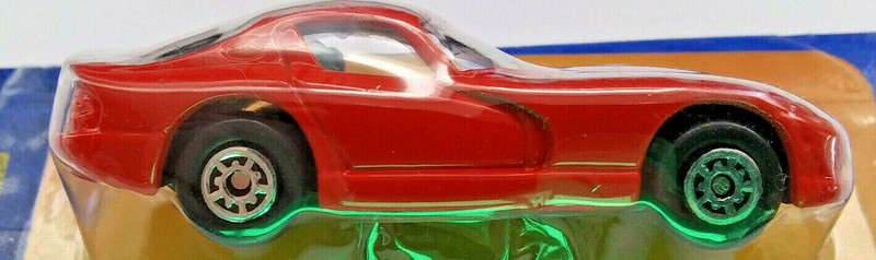 Maisto Dodge Viper GTS Red Coupe Chrysler Die Cast Metal Car, New on Cut Card.