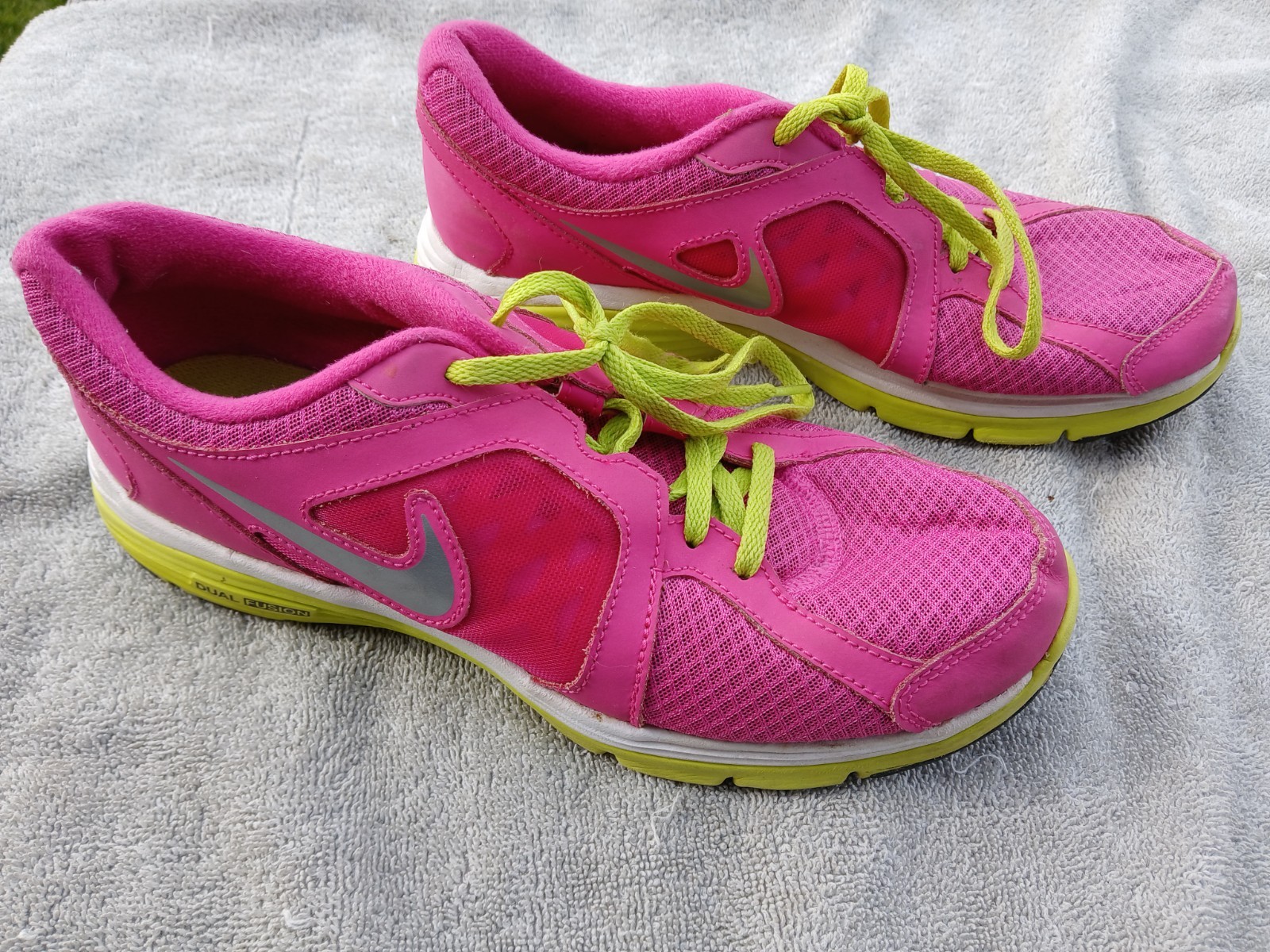 Nike Dual Fusion Run Youth Pink/Green Lace-Up Running Sneakers Shoes 7Y