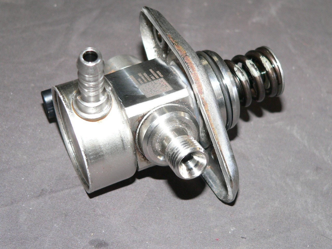 Bentley Continental Bentayga 6.0 W12 07P127025L High Pressure Fuel Pump