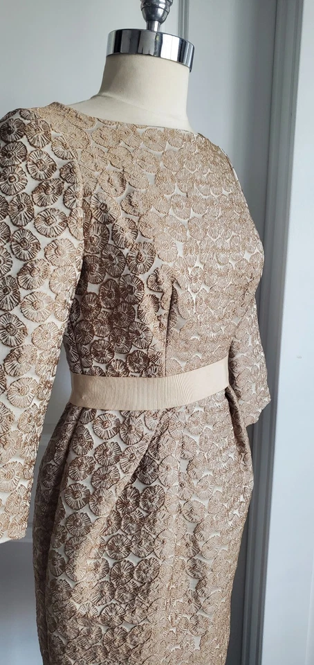 Vestido Vaina CH Carolina Herrera Beige Floral Bordado Cuello Barco Manga 3/4 2 Foto 3 de 4