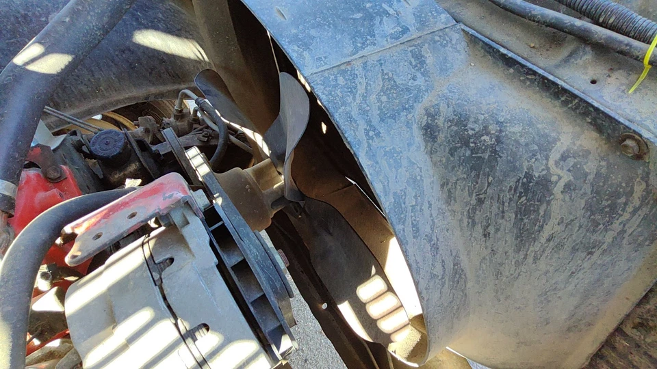 Silverado C10 1973-1976 aspa de ventilador OEM 5,7 L 06270077 Foto 2 de 2