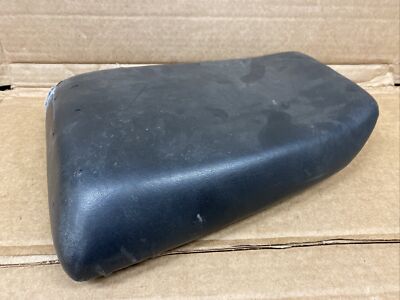 1996-2003 Kawasaki Ninja ZX7R Rear seat, passenger seat torn 1996-2003 Kawasaki Ninja ZX7R Rear seat, passenger seat torn
