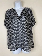 A.n.a Womens Size M Sheer Black Geometric V-neck Blouse Short Sleeve