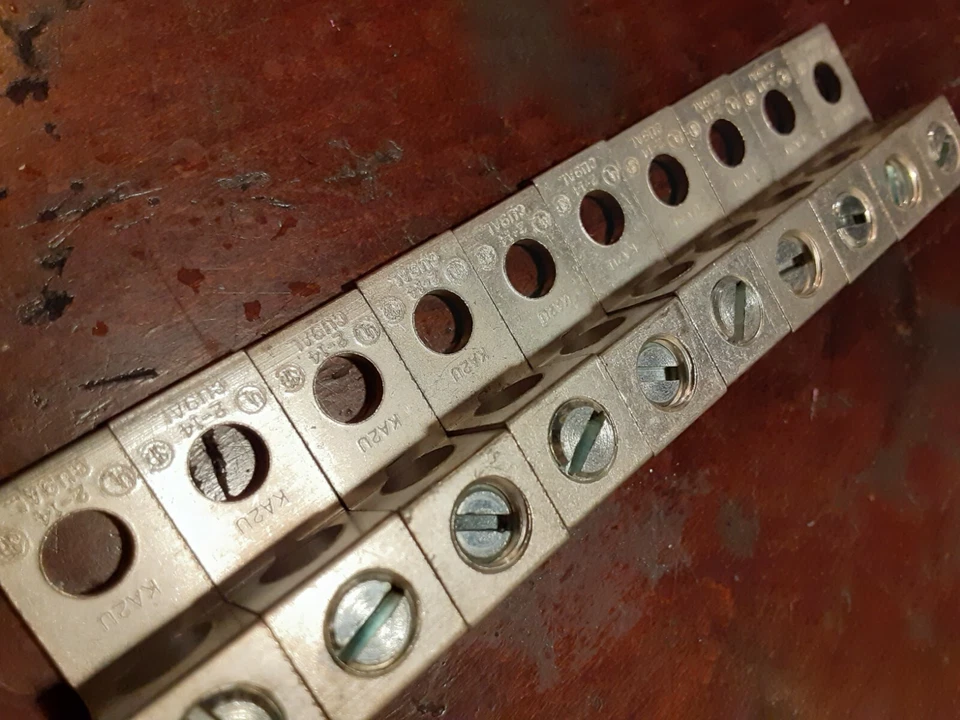 NEW *10 PACK* BURNDY KA2U ELECTRICAL UNIVERSAL TERMINAL ALUMINIUM LUG #2-14 AWG - Image 2 of 4