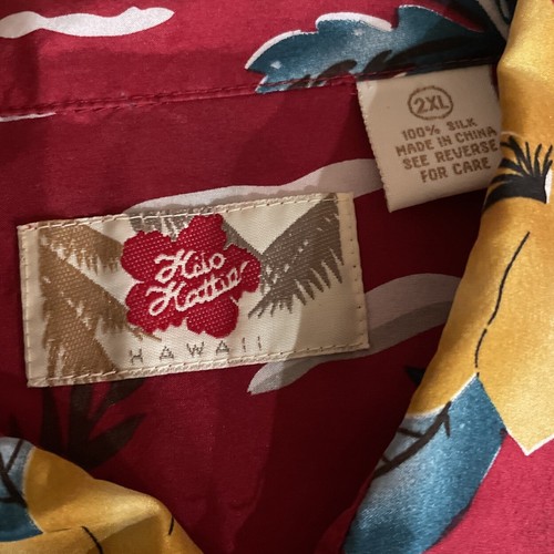 HILO HATTIE Hawaiian Red Shirt Men’s 2XL Palm Trees and Parrots 100% Silk - Picture 5 of 7