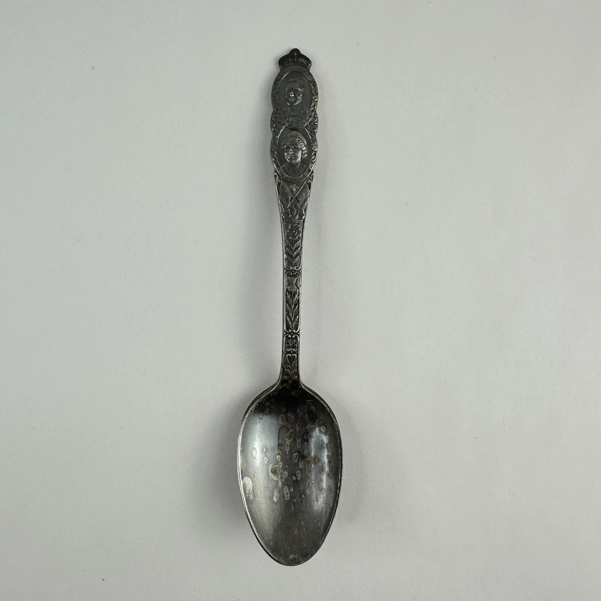 Elizabeth II (1952-2022) Royal Spoon Historical Royalty