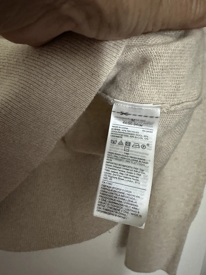 Banana Republic Biege Woman’s Crew Neck Italian Wool Cashmere Medium Sweater - Image 3 of 4