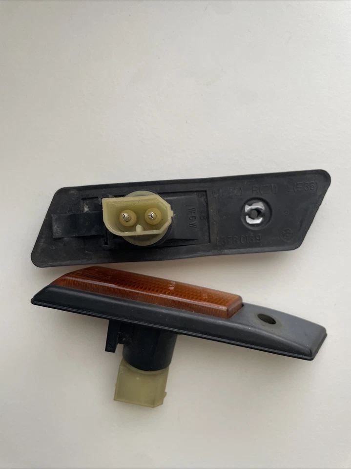 Luces de señalización laterales delanteras BMW 325i 93-97 - Guardabarros OEM de fábrica -  Foto 3 de 3