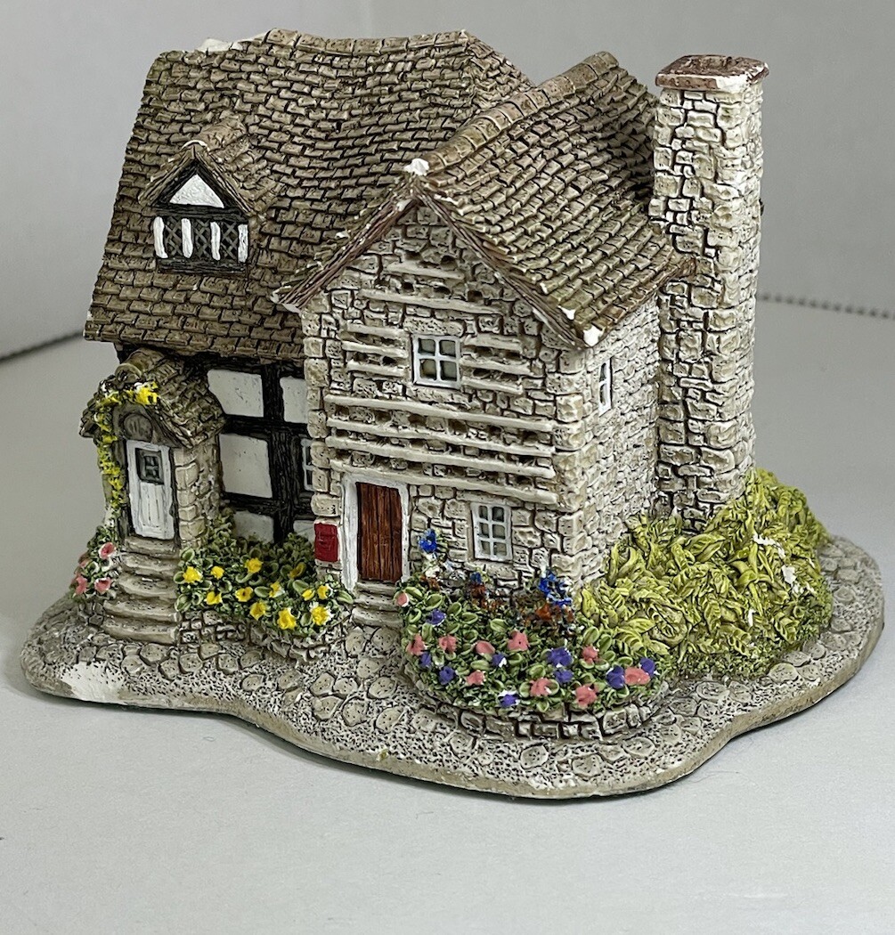 Lilliput Lane - Pear Tree House Lilliput Lane - Pear Tree House