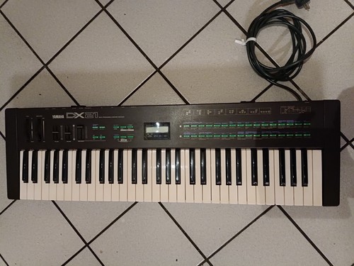 Yamaha DX21 Synthesizer Keyboard,Digital,Vintage, 61 Keys,103 cm lg.,an Bastler