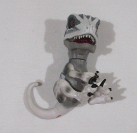 WowWee Fingerlings Untamed White Velociraptor Dinosaur (2017) Untested