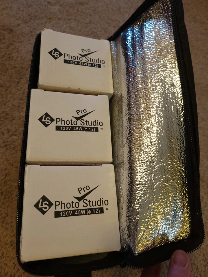 Limo Studio Bulb Carry Bag And Three Bulbs 45W Daylight Tested  - Image 2 of 4