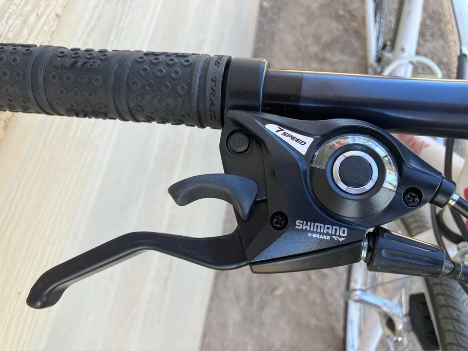 Specialized CrossRoads Sport 700x38c híbrido - color blanco Foto 3 de 4