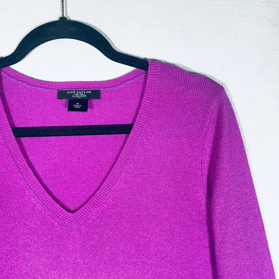 Suéter Ann Taylor Cashmere Feminino M Pulôver de Malha Roxa Minimalista - Imagem 3 de 4
