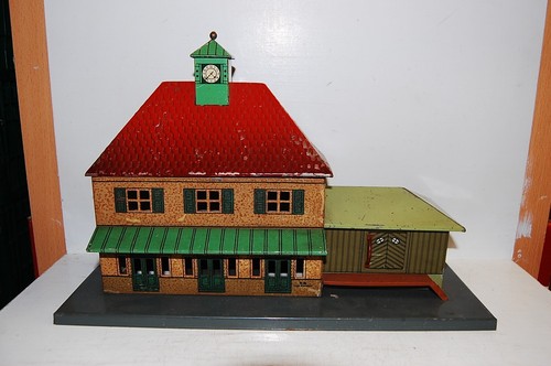 Konvolut altes Spur 0 Blech Eisenbahn Zubehör Fischer Güterhalle und Bub Bahnhof - Bild 2 von 13