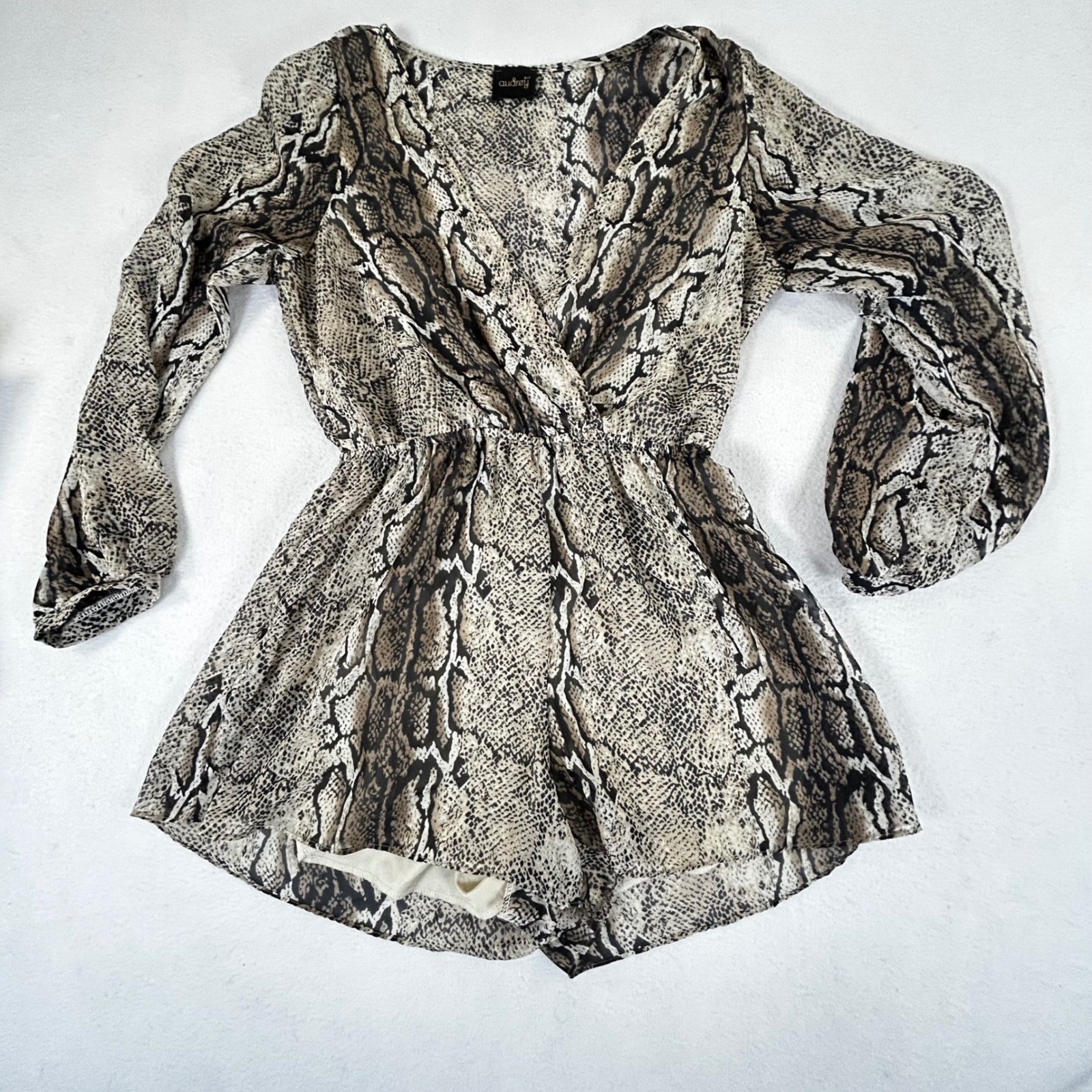 Audrey 3+1 Women's Long Sleeve V-Neck Snake Print Chiffon Romper