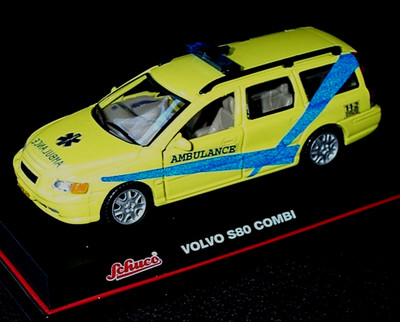 wonderful diecast-modelcar 1/43 VOLVO V70 2000 code-3 DUTCH AMBULANCE (NL)