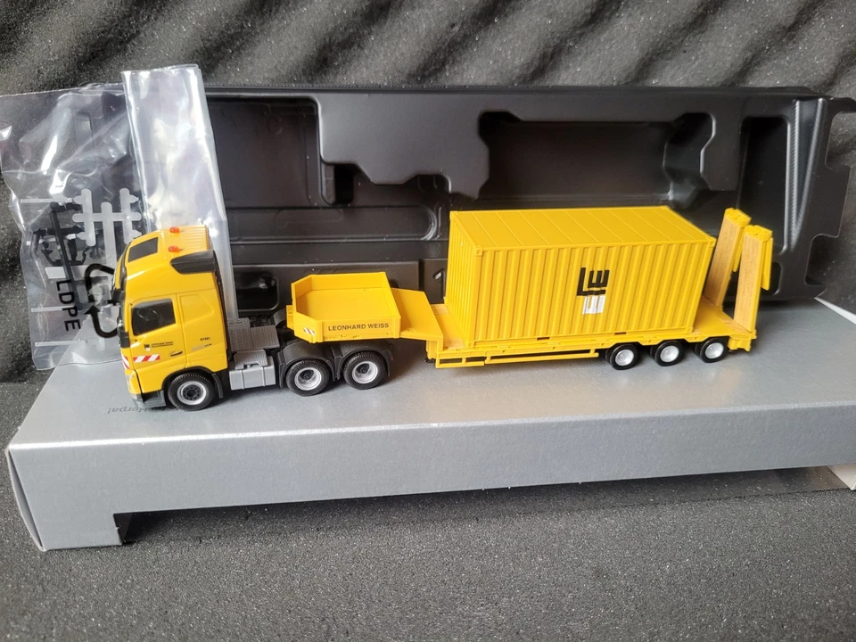 Volvo FH Leonhard Weiss Semitieflader + 20 FT Baustellen Container 958608 neu - Bild 3 von 4